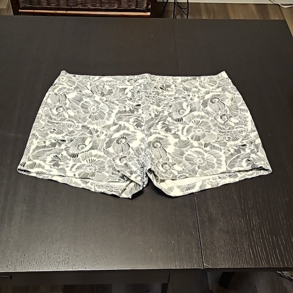 OLD NAVY Pixie Fit Short